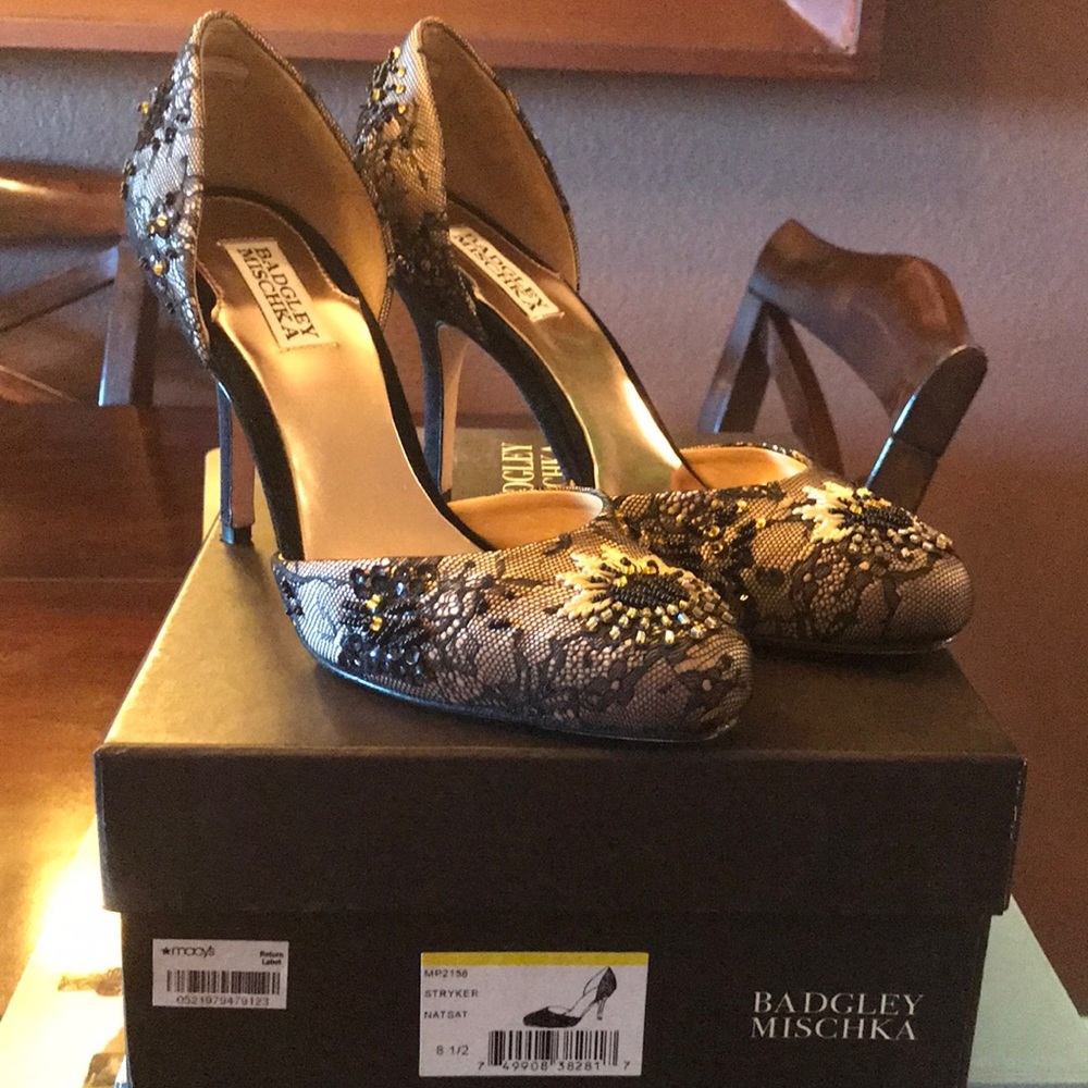 Badgley Mischka Shoes - Picture 1 of 3